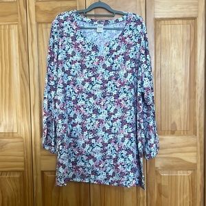 Long spring top, long sleeves, the cut in neckline size 3X